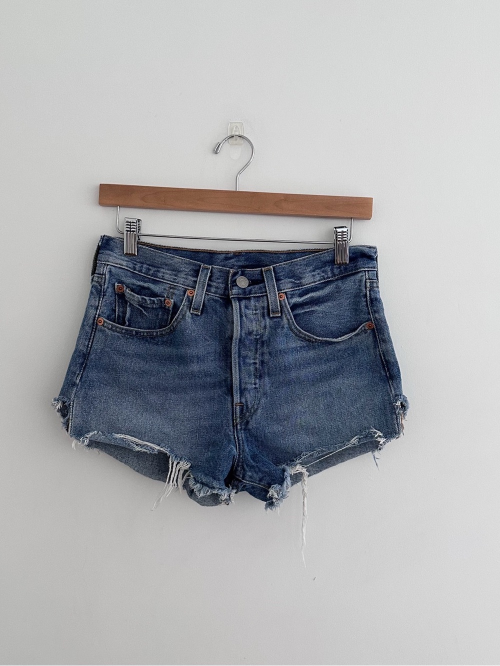 Levi's 501 Distressed Cutoff Shorts Frayed Denim Size 26 100% Cotton Denim - Picture 2 of 6